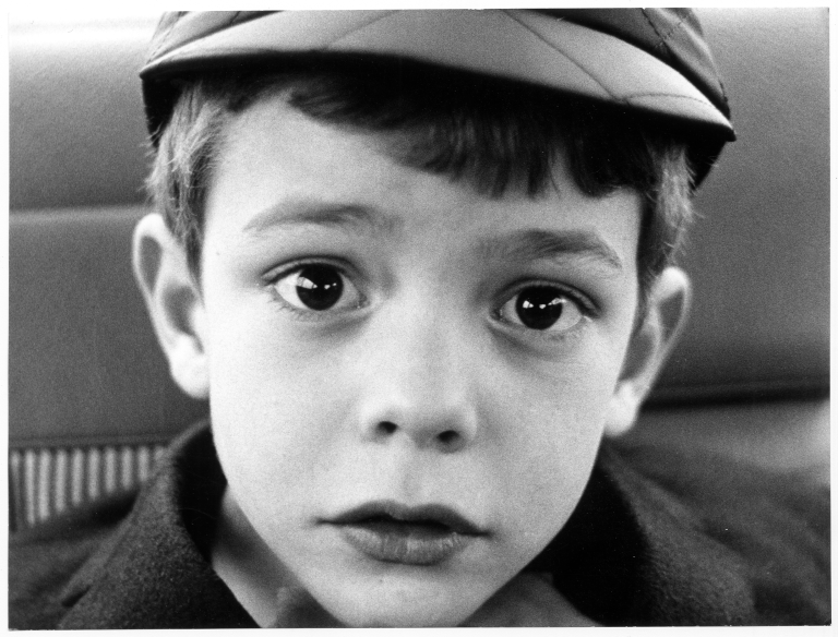 Photo cartonnée de Quand nous étions petits enfants dans l’exposition « Henry Brandt, cinéaste et photographe » de Neuchâtel (2021)