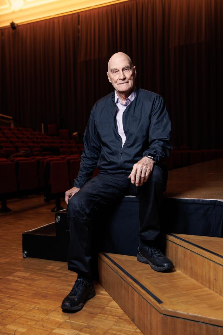 Barbet Schroeder, le 21 novembre, à l'occasion de l'avant-première de son film "Ricardo et la Peinture" © Cinémathèque suisse / Pierre-Yves Massot