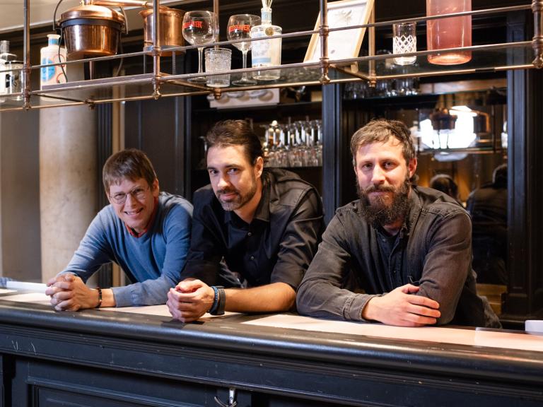 Philippe Vonnard (conseiller scientifique), Yanick Turin (producteur) et Vincent Aubert (réalisateur) 