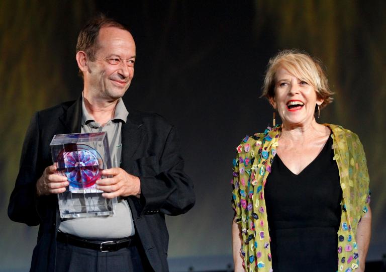 Andres Pfäffli et Elda Guidinetti recevant le prix du cinéma tessinois sur la Piazza Grande en 2013 © Locarno Film Festival