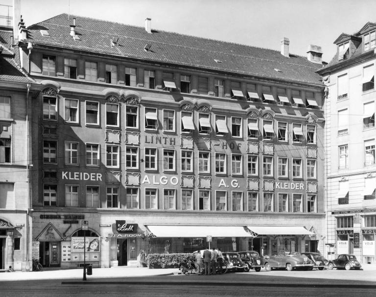Entrée arrière du cinéma Walche en 1949. Photo : Archives de la construction, Zurich