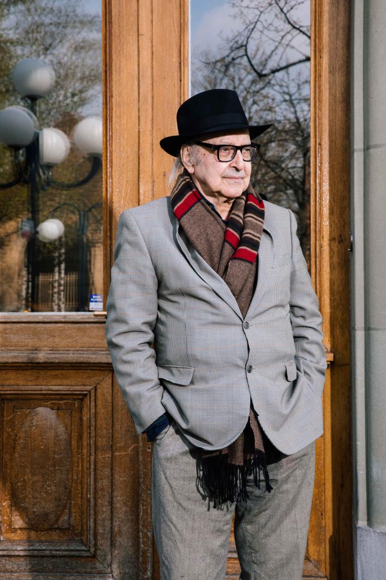 Jean-Luc Godard devant le Casino de Montenon le 11 avril 2019 © Carine Roth / Cinémathèque suisse