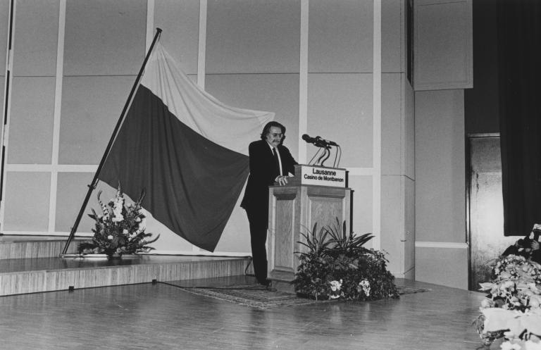 Freddy Buache bei der Einweihung der Räumlichkeiten der Cinémathèque suisse in Montbenon