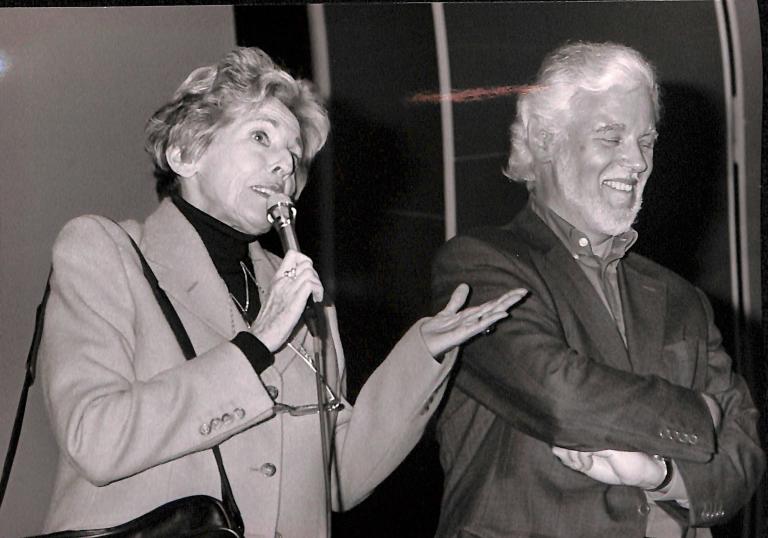 Nelly Kaplan aux côtés d'Hervé Dumont en février 2000 à la Cinémathèque suisse