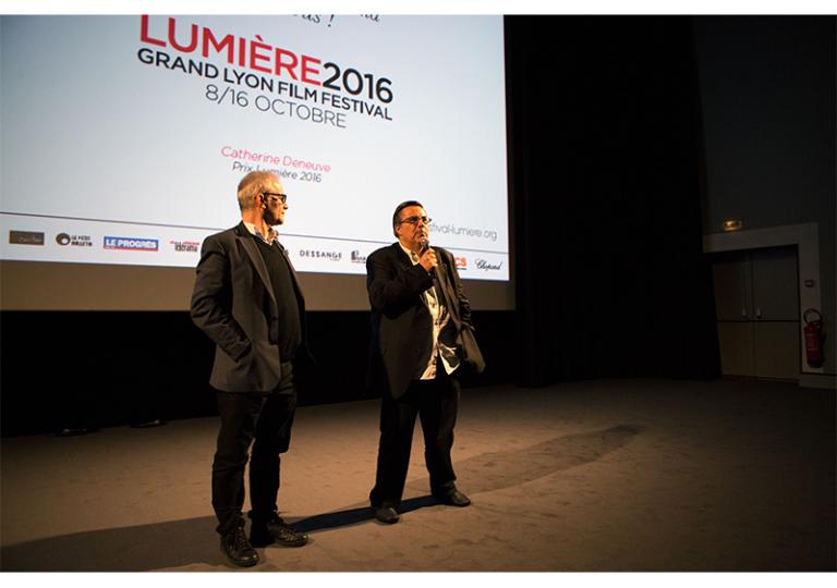 Thierry Frémaux (Lumière, Festival de Cannes) et Frédéric Maire sur scène pour présenter "Die letzte Chance" à Lyon". Photo: Julien Roche