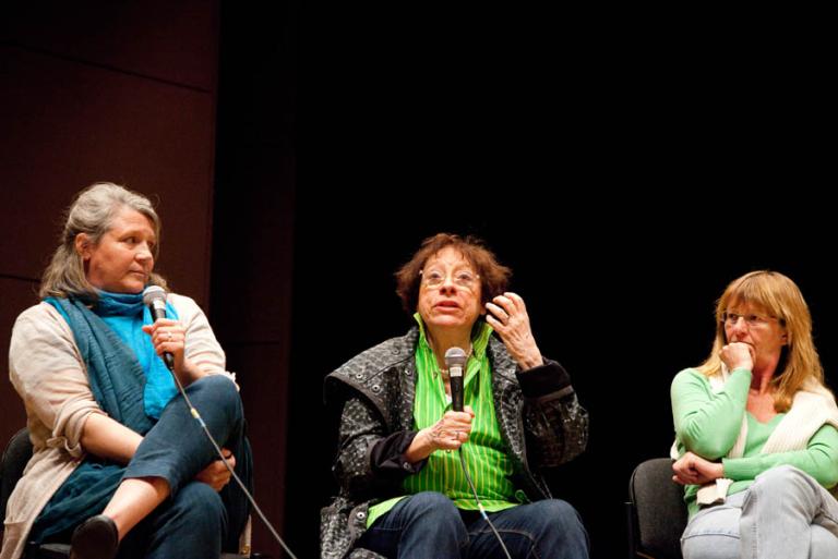 Au centre, Anne Cuneo à la Cinémathèque suisse lors d'une table ronde réunissant des femmes cinéastes. Photo: ©Carine Roth / Cinémathèque suisse