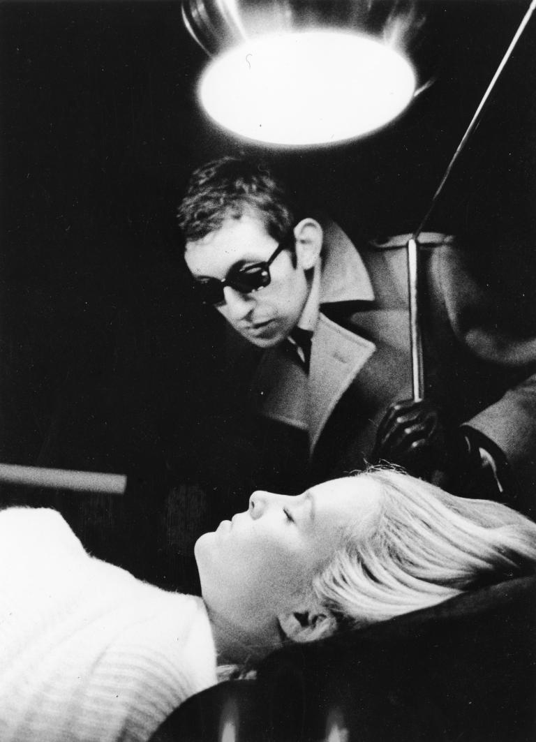 Serge Gainsbourg et Marie-France Boyer dans L'inconnu de Shandigor (1967)