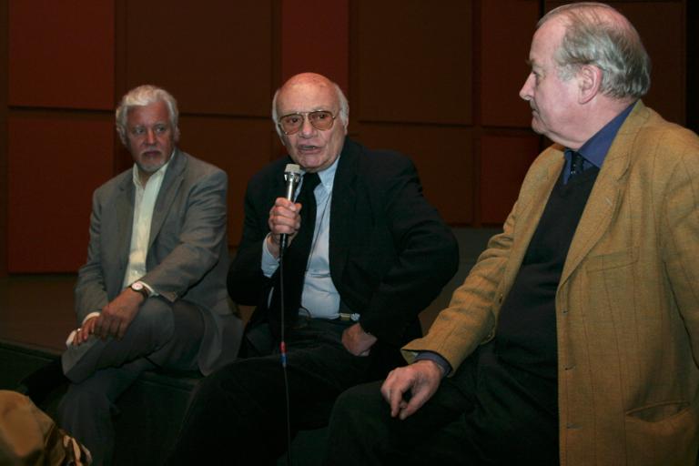 Au centre, Francesco Rosi, accompagné par Hervé Dumont (à gauche) et le critique Michel Ciment.