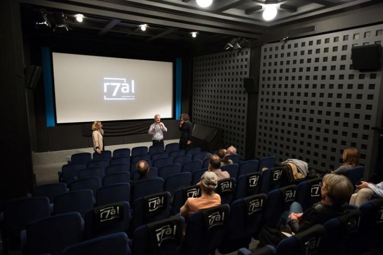 Le réalisateur Stephen Apkon présente "Scarecrow" Jerry Schatzberg au Cinématographe, le 27.03.18 © Pierre-Yves Massot