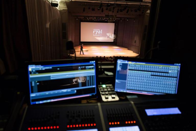 Charles-Antoine Courcoux présente "Duel" de Steven Spielberg, en projection scolaire, à Paderewski, le 28.03.18 © Pierre-Yves Massot