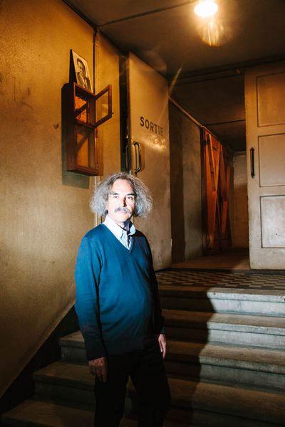 Le cinéaste franco-américain Eugène Green dans les coulisses du Capitole, venu à l'occasion de l'avant-première de