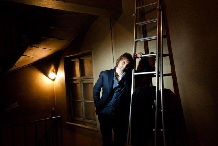 Le cinéaste suisse Thomas Imbach aux anciennes loges du Capitole, le mercredi 8 janvier 2014. Il est venu à la Cinémathèque suisse pour l'avant-première de son film