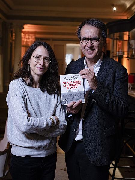 Marc Perrenoud et Leila Klouche pour "Coulisses suisses de la guerre d'Algérie" de Pierre-André Thiébaud © Yannic Bartolozzi /Cinémathèque suisse