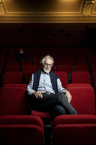 Markus Imhoof dans la salle Paderewski pour la projection de son film "Das Boot ist voll", le 15 septembre © Pierre-Yves Massot / Cinémathèque suisse