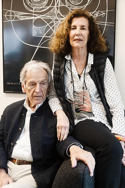 Costa-Gavras et Michèle Ray-Gavras au Centre de recherche et d'archivage de Penthaz, le 2 juin © Samuel Rubio / Cinémathèque suisse