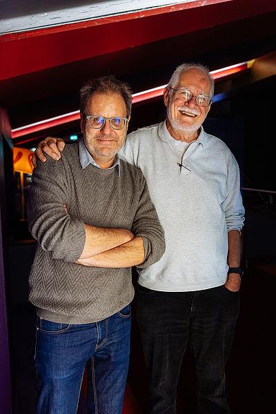 Le cinéaste Stéphane Goël et Jacques Dubochet pour l'avant-première du documentaire "Citoyen Nobel" à Pathé Flon, le 27 février © Samuel Rubio / Cinémathèque suisse