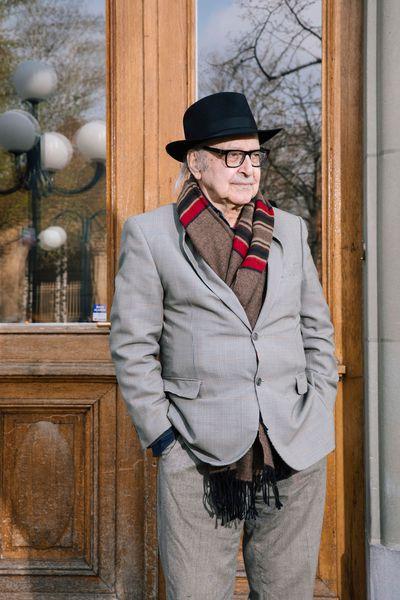 Jean-Luc Godard devant le Casino de Montbenon lors de la remise du Prix FIAF 2019 le 11 avril © Carine Roth / Cinémathèque suisse