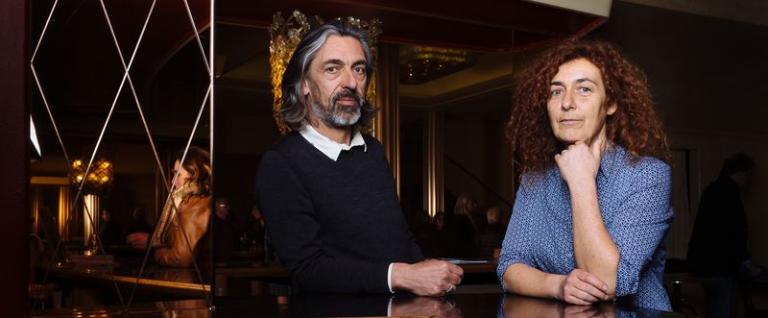 Le cinéaste Nicolas Wadimoff et la scénariste Béatrice Guelpa au Capitole pour l'avant-première du documentaire "L'Apollon de Gaza" le 26 mars © Samuel Rubio / Cinémathèque suisse