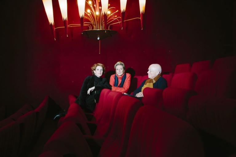Ariane Toscan du Plantier (Gaumont), Manuela Padoan (Gaumont) et l'historien et critique de cinéma Bernard Eisenschitz au Capitole lors de la projection de "L'Atalante" de Jean Vigo le 27 novembre © Carine Roth / Cinémathèque suisse