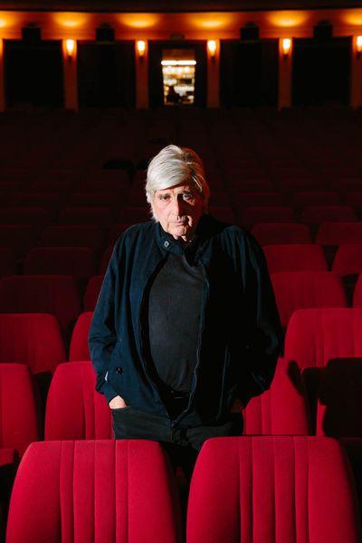 Francis Reusser dans la salle du Capitole lors de l'avant-première de "La Séparation des traces" le 31 mai. © Carine Roth / Cinémathèque suisse