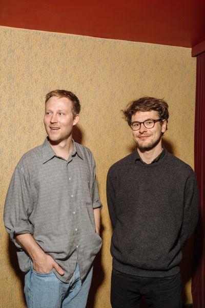 Cyril Schäublin et Silvan Hillmann au Capitole lors de l'avant-première de "Dene wos guet geit" le 22 mai. © Samuel Rubio / Cinémathèque suisse