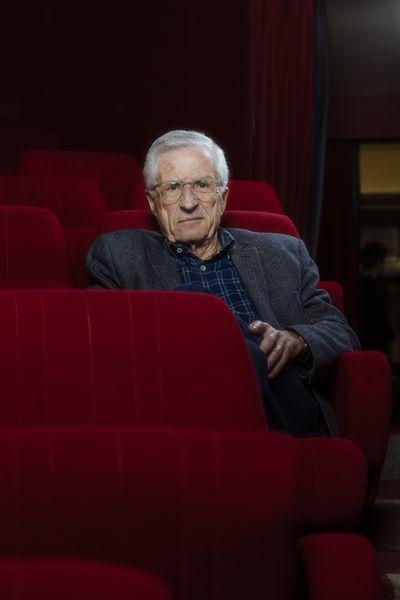 Rolf Lyssy au Capitole lors de l'avant-première de son dernier film "Une dernière touche" le 12 avril. © Samuel Rubio / Cinémathèque suisse