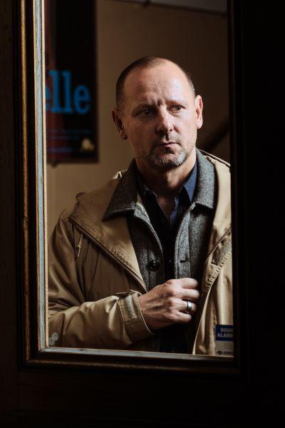 Le cinéaste Damien Odoul lors du vernissage du livre "Résurrection permanente d'un cinéaste amoureux" au Capitole, le 18 novembre. ©Samuel Rubio / Cinémathèque suisse