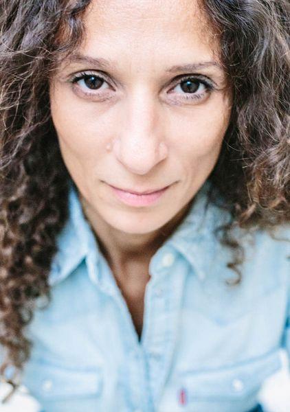 La réalisatrice Houda Benyamina au Capitole pour l'avant-première de son film "Divines", le 6 septembre 2016. ©Carine Roth / Cinémathèque suisse